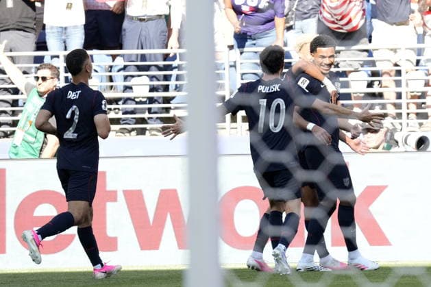 FIFA World Cup, WM, Weltmeisterschaft, Fussball 2026 - Round of 16 - USA vs Belgium Malik Tillman of USA (R) celebrates with his teammates after scoring the 1-1 goal during the FIFA World Cup 2026 Round of 16 match USA against Belgium, in Seattle, Washington, USA, 06 July 2026. SEATTLE United States  Copyright: xSTEPHENxBRASHEARx