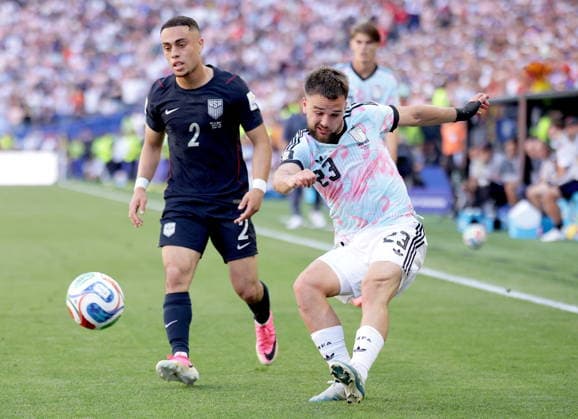 FIFA World Cup, WM, Weltmeisterschaft, Fussball 2026 - Round of 16 - USA vs Belgium Sergino Dest (L) of USA in action against Nicolas Raskin of Belgium during the FIFA World Cup 2026 Round of 16 match USA against Belgium, in Seattle, USA, 06 July 2026. SEATTLE United States  Copyright: xCHRISTOPHERxTORRESx