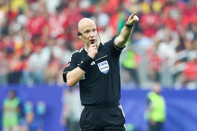July 6, 2026, Arlington, Tx, United States: Referee Anthony Taylor during the Round of 16 match between Portugal and Spain at the FIFA World Cup, WM, Weltmeisterschaft, Fussball at Dallas Stadium, in Texas, United States, on Monday, July 06, 2026. FIFA World Cup 2026 - Round Of 16 - Portugal V Spain  - ZUMAv122 20260706_aap_v122_082 Copyright: xWilliamxVolcovx
