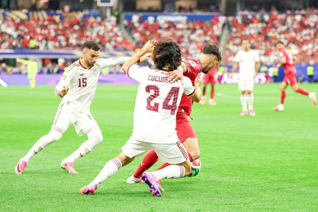 July 6, 2026, Arlington, Tx, United States: Marc Cucurella player of Spain and Pedro Neto player of Portugal during the Round of 16 match between Portugal and Spain at the FIFA World Cup, WM, Weltmeisterschaft, Fussball at Dallas Stadium, in Texas, United States, on Monday, July 06, 2026. FIFA World Cup 2026 - Round Of 16 - Portugal V Spain  - ZUMAv122 20260706_aap_v122_115 Copyright: xWilliamxVolcovx
