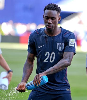 USA v Belgium - FIFA World Cup, WM, Weltmeisterschaft, Fussball 2026 - Round of 16 SEATTLE, USA - JULY 6: Folarin Balogun (20) of USA pours water during the 2026 FIFA World Cup Round of 16 match between USA and Belgium at Lumen Field (Seattle Stadium) in Seattle, Washington, United States on July 6, 2026. Ercin Erturk Anadolu Washington United States. Editorial use only. Please get in touch for any other usage.  Copyright: x2026xAnadoluxErcinxErturkx