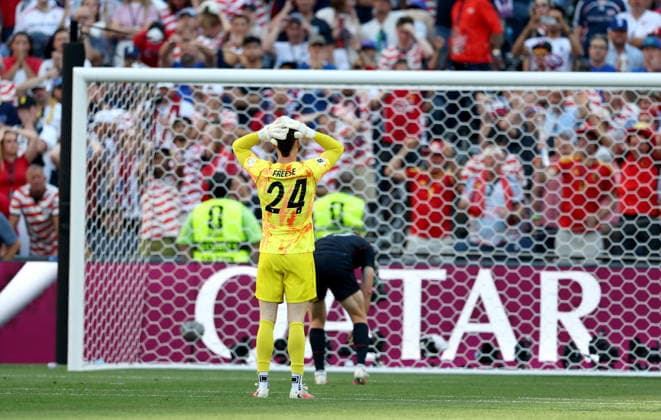 FIFA World Cup, WM, Weltmeisterschaft, Fussball 2026 - Round of 16 - USA vs Belgium Goalkeeper Matt Freese of USA reacs after Belgium scored their third goal during the FIFA World Cup 2026 Round of 16 match USA against Belgium, in Seattle, USA, 06 July 2026. SEATTLE United States  Copyright: xCHRISTOPHERxTORRESx