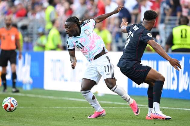 USA vs Belgium - FIFA World Cup, WM, Weltmeisterschaft, Fussball 2026 SEATTLE, UNITED STATES OF AMERICA - JULY 06 : Doku Jeremy forward of Belgium battles for the ball with Freeman Alex defender of USA pictured during the FIFA World Cup 2026 round of 16 match between the United States of America and Belgium at the Lumen Field stadium on July 6, 2026 in Seattle, United States of America, 06 07 2026 Seattle United States of America  Copyright: xNicoxVereeckenx