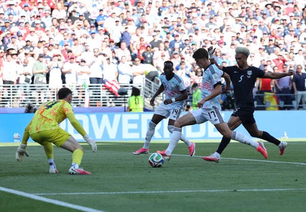 (260707) -- SEATTLE, July 7, 2026 -- Charles De Ketelaere (2nd R) of Belgium scores during the round of 16 match between the United States and Belgium at the 2026 FIFA World Cup, WM, Weltmeisterschaft, Fussball at Seattle Stadium in Seattle, the United States, July 6, 2026. ) (SP)U.S.-SEATTLE-FOOTBALL-FIFA WORLD CUP-ROUND OF 16-USA VS BEL CaoxCan 