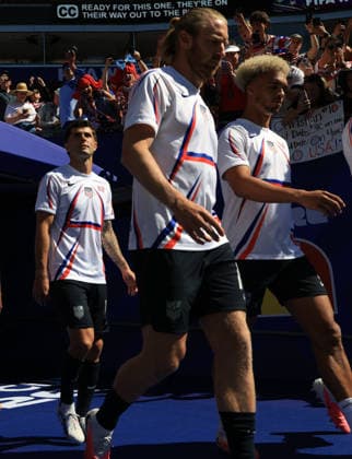 (260707) -- SEATTLE, July 7, 2026 -- Players of the United States enter the pitch before the round of 16 match between the United States and Belgium at the 2026 FIFA World Cup, WM, Weltmeisterschaft, Fussball at Seattle Stadium in Seattle, the United States, July 6, 2026. ) (SP)U.S.-SEATTLE-FOOTBALL-FIFA WORLD CUP-ROUND OF 16-USA VS BEL MaoxSiqian 