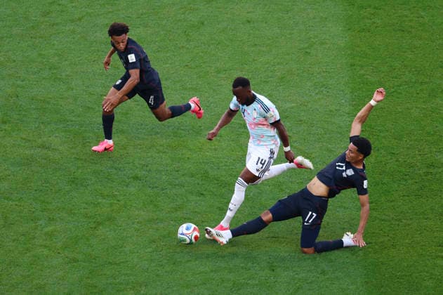 (260707) -- SEATTLE, July 7, 2026 -- Malik Tillman (R) of the United States vies with Dodi Lukebakio of Belgium during the round of 16 match between the United States and Belgium at the 2026 FIFA World Cup, WM, Weltmeisterschaft, Fussball at Seattle Stadium in Seattle, the United States, July 6, 2026. ) (SP)U.S.-SEATTLE-FOOTBALL-FIFA WORLD CUP-ROUND OF 16-USA VS BEL BaixXuefei 