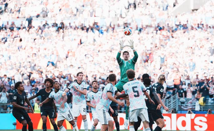 (260707) -- SEATTLE, July 7, 2026 -- Thibaut Courtois (top), goalkeeper of Belgium, makes a save during the round of 16 match between the United States and Belgium at the 2026 FIFA World Cup, WM, Weltmeisterschaft, Fussball at Seattle Stadium in Seattle, the United States, July 6, 2026. ) (SP)U.S.-SEATTLE-FOOTBALL-FIFA WORLD CUP-ROUND OF 16-USA VS BEL XuxChang 