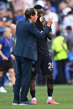 USA vs Belgium - FIFA World Cup, WM, Weltmeisterschaft, Fussball 2026 SEATTLE, UNITED STATES OF AMERICA - JULY 06 : Garcia Rudi head coach of Belgium talking to Balogun Folarin forward of USA pictured after the FIFA World Cup 2026 round of 16 match between the United States of America and Belgium at the Lumen Field stadium on July 6, 2026 in Seattle, United States of America, 06 07 2026 Seattle United States of America  Copyright: xNicoxVereeckenx