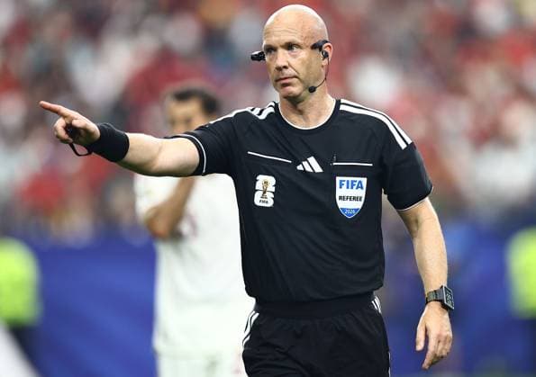 Referee. Anthony Taylor Portugal v Spain 2026 FIFA World Cup, WM, Weltmeisterschaft, Fussball Round of 16, Football, Dallas Stadium, Arlington, Texas, USA - 06 Jul 2026Arlington Dallas Stadium Texas (TX) United States of America  Copyright: xMichaelxZemanek Shutterstockx 16980007em