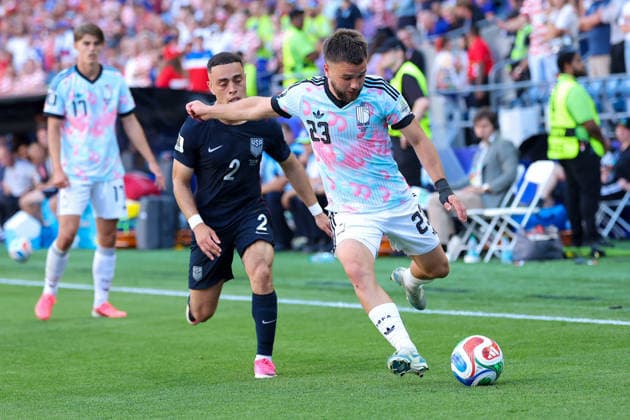 July 6, 2026, Seattle, Washington, US: Belgium midfielder Nicolas Raskin (23) defends ball against United States of America defender SergioÂ±o Dest (2) in the first half game US national team, Nationalteam vs Belgium National Team for the FIFA World Cup, WM, Weltmeisterschaft, Fussball round of 16 match, at Seattle Stadium. Seattle US - ZUMAl181 20260706_zsp_l181_037 Copyright: xMelissaxLevinx