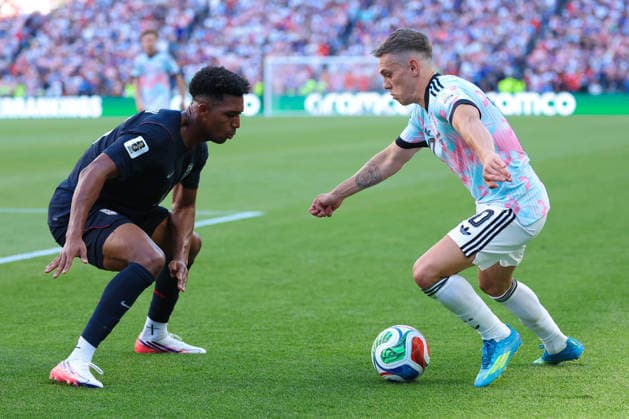 July 6, 2026, Seattle, Washington, US: Belgium forward Leandro Trossard (10) defends ball against United States of America midfielder Malik Tillman (17) in the first half game US national team, Nationalteam vs Belgium National Team for the FIFA World Cup, WM, Weltmeisterschaft, Fussball round of 16 match, at Seattle Stadium. USA National Team Vs Belgium National Team  - ZUMAl181 20260706_zsp_l181_052 Copyright: xMelissaxLevinx