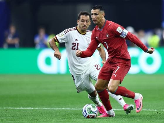 Cristiano Ronaldo of Portugal and Mikel Oyarzabal of Spain Portugal v Spain 2026 FIFA World Cup, WM, Weltmeisterschaft, Fussball Round of 16, Football, Dallas Stadium, Arlington, Texas, USA - 06 Jul 2026Arlington Dallas Stadium Texas (TX) United States of America  Copyright: xMichaelxZemanek Shutterstockx 16980007eu
