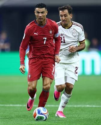 Cristiano Ronaldo of Portugal and Mikel Oyarzabal of Spain Portugal v Spain 2026 FIFA World Cup, WM, Weltmeisterschaft, Fussball Round of 16, Football, Dallas Stadium, Arlington, Texas, USA - 06 Jul 2026Arlington Dallas Stadium Texas (TX) United States of America  Copyright: xMichaelxZemanek Shutterstockx 16980007ew