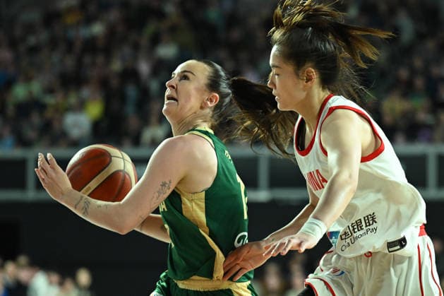 BASKETBALL WOMEN AUSTRALIA CHINA, Stephanie Reid of Australia (left) in action during the women™s international basketball match between the Australian Opals and China at John Cain Arena in Melbourne, Tuesday, July 7, 2026. ( NO ARCHIVING, EDITORIAL USE ONLY MELBOURNE VICTORIA AUSTRALIA  Copyright: xJAMESxROSSx 20260707194546210033