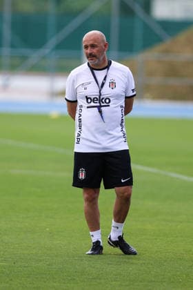 Besiktas pre-season camp in Slovakia SAMORIN, SLOVAKIA - JULY 07: Head coach of Besiktas Vincenzo Italiano leads a pre-season training session at the Slovakia Olympic Training Center in Samorin, Slovakia on July 07, 2026. Muhammed Ali Yigit Anadolu Samorin Slovakia. Editorial use only. Please get in touch for any other usage.  Copyright: x2026xAnadoluxMuhammedxAlixYigitx