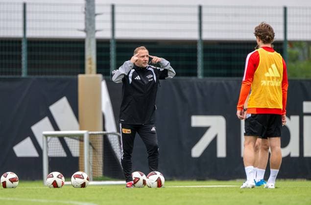 Fußball, Herren, Saison 2026 2027, 1. Bundesliga, 1. FC Union Berlin, Training auf Trainingsplatz II, v. l. Trainer Mauro Lustrinelli (1. FC Union Berlin), Tim Blaszczak (1. FC Union), 07.07. 2026, *** Soccer, Men s, 2026–2027 Season, Bundesliga 1, 1. FC Union Berlin, Training on Training Field II, from left: Coach Mauro Lustrinelli (1. FC Union Berlin), Tim Blaszczak (1. FC Union), July 7, 2026, Copyright: xMatthiasxKochx