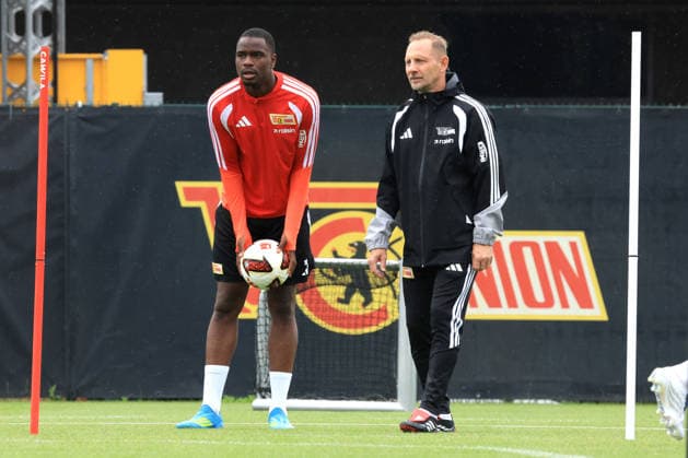DEU, DFL, 1. FBL, 1.FC Union, Training, 07.07.2026, Stadion Alte Foersterei, Berlin, DEU, DFL, 1. FBL, 1.FC Union, Training, Cheftrainer Mauro Lustrinelli (1.FC Union Berlin), Ilyas Ansah (1.FC Union Berlin 10) DFL - regulations prohibit any use of Photographs as image sequences and or quasi-video *** DEU, DFL, 1 FBL, 1 FC Union, Training, July 7, 2026, Alte Foersterei Stadium, Berlin, DEU, DFL, 1 FBL, 1 FC Union, Training, Head Coach Mauro Lustrinelli, 1 FC Union Berlin, Ilyas Ansah, 1 FC Union Berlin. DFL regulations prohibit any use of photographs as image sequences and or quasi-video. Nordphotox xEngler nph00076