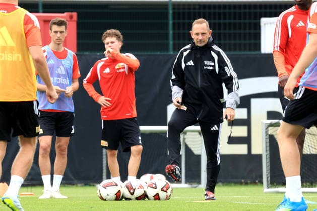 DEU, DFL, 1. FBL, 1.FC Union, Training, 07.07.2026, Stadion Alte Foersterei, Berlin, DEU, DFL, 1. FBL, 1.FC Union, Training, Cheftrainer Mauro Lustrinelli (1.FC Union Berlin) DFL - regulations prohibit any use of Photographs as image sequences and or quasi-video *** DEU, DFL, 1 FBL, 1 FC Union, Training, July 7, 2026, Alte Foersterei Stadium, Berlin, DEU, DFL, 1 FBL, 1 FC Union, Training, Head Coach Mauro Lustrinelli, 1 FC Union Berlin. DFL regulations prohibit any use of photographs as image sequences and or quasi-video. Nordphotox xEngler nph00076