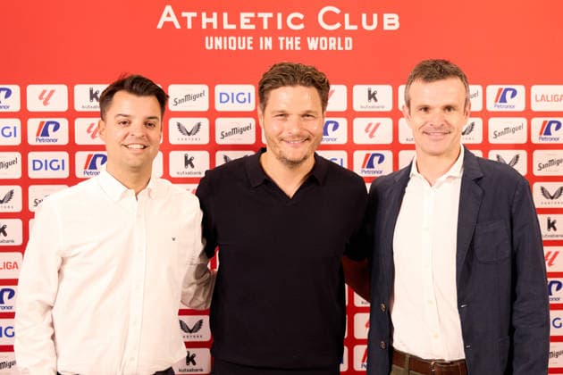New Athletic Club head coach Edin Terzic New Athletic Club manager, Edin Terzic, posing alongside the club s president, Jon Uriarte, and the director of football, Mikel Gonzalez, in front of the official press backdrop during his presentation at San Mames on July 7, 2026, in Bilbao, Spain. Bilbao San Mames Basque Country Spain 0003_RLPrsETATH2K26__L1_9066 Copyright: xRicardoxLarreinax