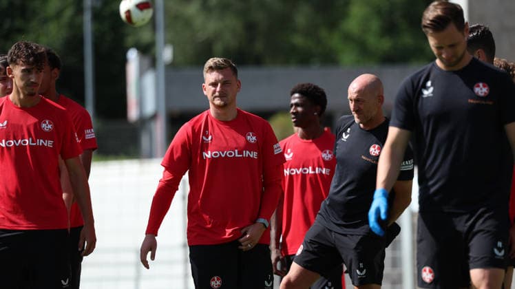 07.07.2026, xrekx, Fussball 2.Bundesliga, 1.FC Kaiserslautern - Training v.l. Marlon Ritter (1.FC Kaiserslautern) Torsten Lieberknecht Trainer (1.FC Kaiserslautern) (DFL DFB REGULATIONS PROHIBIT ANY USE OF PHOTOGRAPHS as IMAGE SEQUENCES and or QUASI-VIDEO) Kaiserslautern *** July 7, 2026, xrekx, Soccer, 2. Bundesliga, 1 FC Kaiserslautern Training: Marlon Ritter, 1 FC Kaiserslautern Coach Torsten Lieberknecht, 1 FC Kaiserslautern. DFL and DFB regulations prohibit any use of photographs as image sequences and or quasi-video. Kaiserslautern