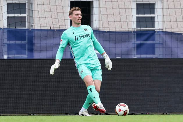 Torhueter Leo Weinkauf (Hannover 96) kontrolliert den Ball, Friendly match, Hannover 96 v 1. FC Phoenix Luebeck, Eilenriedestadion am 07. July 2026 in Hannover, Deutschland. (Foto von Marco Steinbrenner DeFodi Images) Torhueter Leo Weinkauf (Hannover 96) controls the ball, Friendly match, Hannover 96 v 1. FC Phoenix Luebeck, , July 7, 2026 in Hanover, Germany. (Photo by Marco Steinbrenner DeFodi Images) - *** Goalkeeper Leo Weinkauf of Hannover 96 controls the ball, Friendly match, Hannover 96 vs. 1 FC Phoenix Lübeck, Eilenriedestadion on July 7, 2026, in Hannover, Germany Photo by Marco Steinbrenner DeFodi Images Goalkeeper Leo Weinkauf of Hannover 96 controls the ball, Friendly match, Hannover 96 vs. 1 FC Phoenix Lübeck, July 7, 2026, in Hanover, Germany Photo by Marco Steinbrenner DeFodi Images