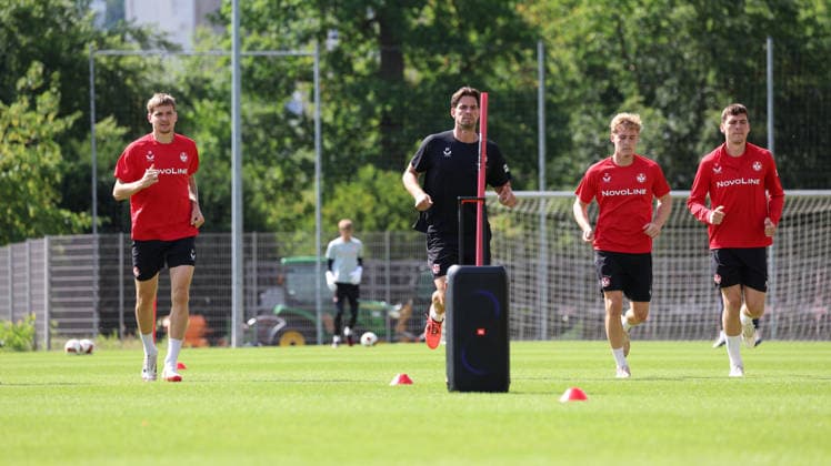 07.07.2026, xrekx, Fussball 2.Bundesliga, 1.FC Kaiserslautern - Training v.l. Paul Joly (1.FC Kaiserslautern) Nils Vogt Athletiktrainer (1.FC Kaiserslautern) Mika Haas (1.FC Kaiserslautern) Jacob Rasmussen (1.FC Kaiserslautern) (DFL DFB REGULATIONS PROHIBIT ANY USE OF PHOTOGRAPHS as IMAGE SEQUENCES and or QUASI-VIDEO) Kaiserslautern *** July 7, 2026, xrekx, Soccer 2. Bundesliga, 1 FC Kaiserslautern Training: from left, Paul Joly, 1 FC Kaiserslautern; Nils Vogt, athletic trainer, 1 FC Kaiserslautern; Mika Haas, 1 FC Kaiserslautern; Jacob Rasmussen, 1 FC Kaiserslautern. DFL and DFB regulations prohibit any use of photographs as IMAGE SEQUENCES and or QUASI-VIDEO Kaiserslautern