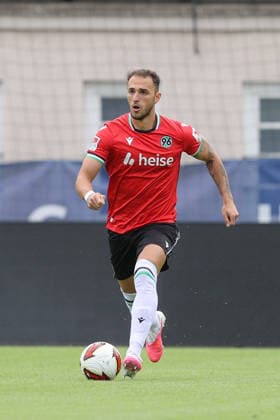 07.07.2026, xtgx, Fussball Testspiel, Hannover 96 - 1. FC Phönix Lübeck emspor, v.l. Virgil Ghita (Hannover, 5) Freisteller, Einzelbild, Ganzkoerper, single frame (DFL DFB REGULATIONS PROHIBIT ANY USE OF PHOTOGRAPHS as IMAGE SEQUENCES and or QUASI-VIDEO) Hannover *** July 7, 2026, xtgx, soccer exhibition match, Hannover 96 vs. 1. FC Phönix Lübeck emspor, from left: Virgil Ghita (Hannover), 5 free kicks, single frame, Full-body, single frame. DFL and DFB regulations prohibit any use of photographs as image sequences and or quasi-video. Hannover