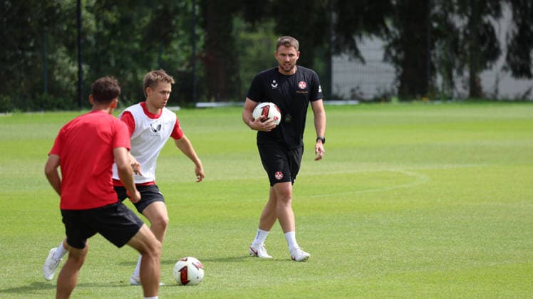 07.07.2026, xrekx, Fussball 2.Bundesliga, 1.FC Kaiserslautern - Training v.l. Naatan Skyttä Skyttae (1.FC Kaiserslautern) Max Lieberknecht Co-Trainer (1.FC Kaiserslautern) (DFL DFB REGULATIONS PROHIBIT ANY USE OF PHOTOGRAPHS as IMAGE SEQUENCES and or QUASI-VIDEO) Kaiserslautern *** July 7, 2026, xrekx, Soccer 2. Bundesliga, 1 FC Kaiserslautern Training: Naatan Skyttä Skyttae, 1 FC Kaiserslautern, Max Lieberknecht, Assistant Coach, 1 FC Kaiserslautern. DFL and DFB regulations prohibit any use of photographs as image sequences and or quasi-video. Kaiserslautern