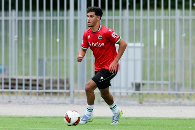 Yunus Uenal (Hannover 96) kontrolliert den Ball, Friendly match, Hannover 96 v 1. FC Phoenix Luebeck, Eilenriedestadion am 07. July 2026 in Hannover, Deutschland. (Foto von Marco Steinbrenner DeFodi Images) Yunus Uenal (Hannover 96) controls the ball, Friendly match, Hannover 96 v 1. FC Phoenix Luebeck, , July 7, 2026 in Hanover, Germany. (Photo by Marco Steinbrenner DeFodi Images) - *** Yunus Uenal of Hannover 96 controls the ball, Friendly match, Hannover 96 vs. 1 FC Phoenix Lübeck, Eilenriedestadion on July 7, 2026, in Hannover, Germany Photo by Marco Steinbrenner DeFodi Images Yunus Uenal of Hannover 96 controls the ball, Friendly match, Hannover 96 vs. 1 FC Phoenix Lübeck, July 7, 2026, in Hanover, Germany Photo by Marco Steinbrenner DeFodi Images