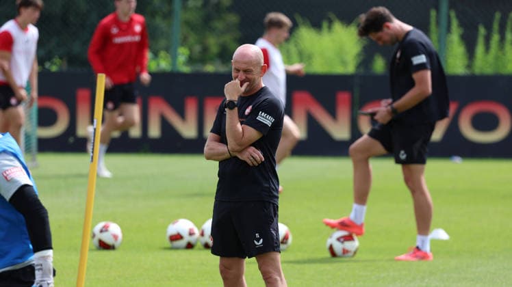 07.07.2026, xrekx, Fussball 2.Bundesliga, 1.FC Kaiserslautern - Training v.l. Torsten Lieberknecht Trainer (1.FC Kaiserslautern) (DFL DFB REGULATIONS PROHIBIT ANY USE OF PHOTOGRAPHS as IMAGE SEQUENCES and or QUASI-VIDEO) Kaiserslautern *** July 7, 2026, xrekx, Soccer 2. Bundesliga, 1 FC Kaiserslautern Training: Torsten Lieberknecht, Coach of 1 FC Kaiserslautern. DFL and DFB regulations prohibit any use of photographs as image sequences and or quasi-video. Kaiserslautern