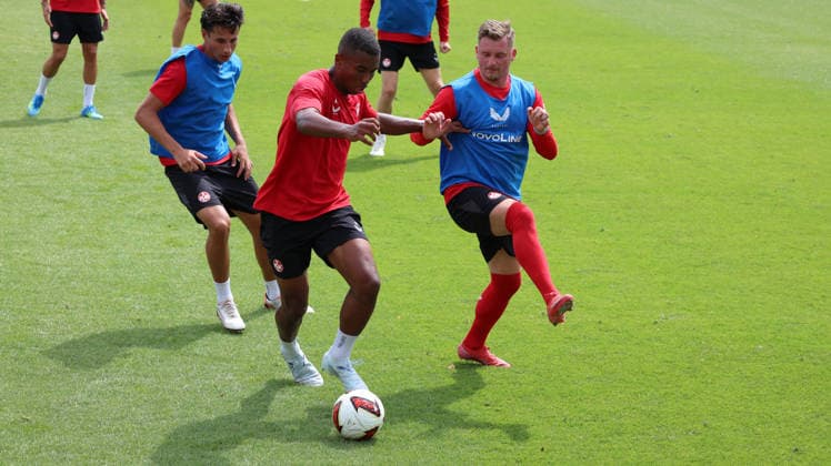07.07.2026, xrekx, Fussball 2.Bundesliga, 1.FC Kaiserslautern - Training v.l. Dion Hofmeister (1.FC Kaiserslautern) David Schramm (1.FC Kaiserslautern) Marlon Ritter (1.FC Kaiserslautern) (DFL DFB REGULATIONS PROHIBIT ANY USE OF PHOTOGRAPHS as IMAGE SEQUENCES and or QUASI-VIDEO) Kaiserslautern *** July 7, 2026, xrekx, Soccer 2. Bundesliga, 1 FC Kaiserslautern Training v l Dion Hofmeister 1 FC Kaiserslautern David Schramm 1 FC Kaiserslautern Marlon Ritter 1 FC Kaiserslautern DFL DFB REGULATIONS PROHIBIT ANY USE OF PHOTOGRAPHS AS IMAGE SEQUENCES AND OR QUASI-VIDEO Kaiserslautern