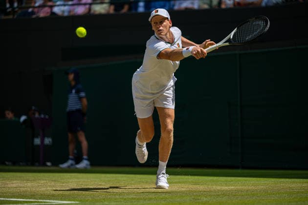 Tennis - Wimbledon Championship 2026 - Day 9 LONDON, ENGLAND - Tuesday, July 7, 2026: Jannik Sinner (ITA) during the Gentlemen s Singles Quarter-Final match on Day Nine of The Championships Wimbledon 2026 at the All England Lawn Tennis and Croquet Club. (Photo by Kirsten Holst Propaganda) LONDON All England Lawn Tennis and Croq GREATER LONDON ENGLAND  Copyright: xKirstenxHolstx 2026-07-07-017-Wimbledon_Day_9