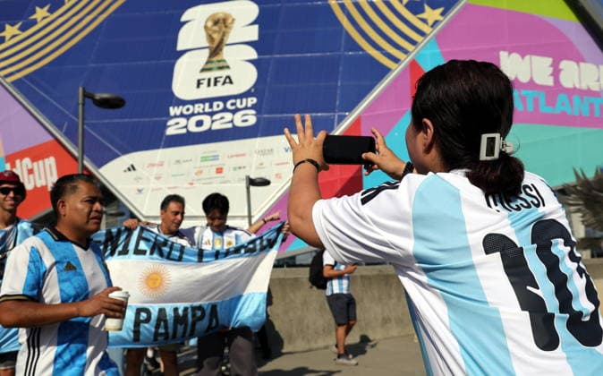 Football, 2026 FIFA World Cup, Argentina v Egypt, fans outside the stadium