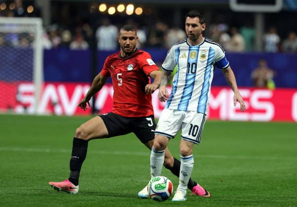 FIFA World Cup, WM, Weltmeisterschaft, Fussball 2026 - Round of 16 - Argentina vs Egypt Lionel Messi of Argentina (R) and Ramy Rabia of Egypt in action during the FIFA World Cup 2026 Round of 16 match Argentina against Egypt, in Atlanta, USA, 07 July 2026. ATLANTA United States  Copyright: xCRISTOBALxHERRERA-ULASHKEVICHx