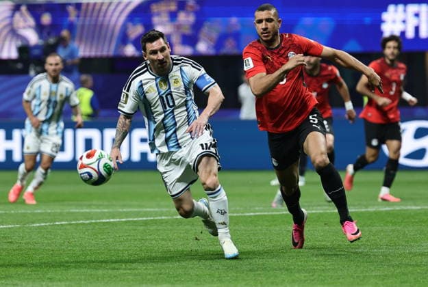 FIFA World Cup, WM, Weltmeisterschaft, Fussball 2026 - Round of 16 - Argentina vs Egypt Lionel Messi of Argentina (L) and Ramy Rabia of Egypt in action during the FIFA World Cup 2026 Round of 16 match Argentina against Egypt, in Atlanta, USA, 07 July 2026. ATLANTA United States  Copyright: xRONALDxWITTEKx