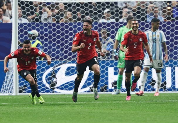FIFA World Cup, WM, Weltmeisterschaft, Fussball 2026 - Round of 16 - Argentina vs Egypt Yasser Ibrahim of Egypt (C) celebrates with teammates after scoring the 0-1 opening goal during the FIFA World Cup 2026 Round of 16 match Argentina against Egypt, in Atlanta, USA, 07 July 2026. ATLANTA United States  Copyright: xRONALDxWITTEKx