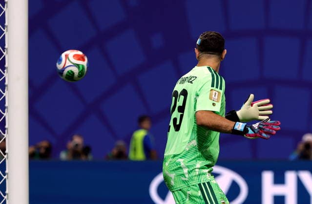 FIFA World Cup, WM, Weltmeisterschaft, Fussball 2026 - Round of 16 - Argentina vs Egypt Goalkeeper Emiliano Martinez of Argentina concedes the 0-1 during the FIFA World Cup 2026 Round of 16 match Argentina against Egypt, in Atlanta, USA, 07 July 2026. ATLANTA United States  Copyright: xCRISTOBALxHERRERA-ULASHKEVICHx