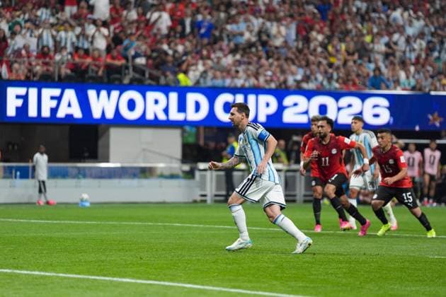 Lionel Messi of Argentina Argentina v Egypt, 2026 FIFA World Cup, WM, Weltmeisterschaft, Fussball Group of 16, Football, Atlanta Stadium, Atlanta, Georgia, USA - 07 Jul 2026Atlanta Mercedes-Benz Stadium Georgia (GA) United States of America  Copyright: xIsmaelxAdnan Shutterstockx 16981208al