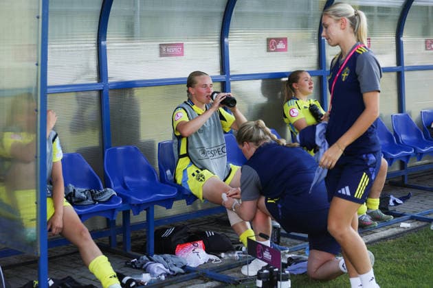 260707 Nova Selin of Sweden receives medical assistance after the women s Euro Under-19 semifinal between Spain and Sweden on July 7, 2026 in Zenica. Photo: Aleksandar Djorovic BILDBYRAN COP 184 XX0043 fotboll football soccer fotball u19 em semifinal semifinals spanien sverige womens euro under-19 sweden dam bbeng skada depp *** July 7, 2026: Nova Selin of Sweden receives medical attention after the Women’s Under-19 European Championship semifinal between Spain and Sweden on July 7, 2026 in Zenica. Photo by Aleksandar Djorovic, BILDBYRAN COP 184 XX0043 soccer football fotball U19 European Championship semifinal semifinals Spain Sweden Women’s Euro Under-19 Sweden women’s team injury disappointment  Copyright: ALEKSANDARxDJOROVIC BB260707ZP025