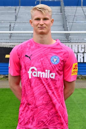 07.07.2026, Fußball, Herren, 2.BL (Bundesliga), Saison 2026 2027, Holstein Kiel, KSV, Media Day, Portraitshooting, Mannschaftsshooting Torwart Lio Rothenhagen Kiel Holstein-Stadion Schleswig-Holstein Deutschland *** July 7, 2026, Soccer, Men s, 2nd Division Bundesliga, 2026–2027 Season, Holstein Kiel, KSV, Media Day, Portrait Shoot, Team Photo Shoot, Goalie Lio Rothenhagen, Kiel Holstein Stadium, Schleswig-Holstein, Germany
