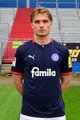 07.07.2026, Fußball, Herren, 2.BL (Bundesliga), Saison 2026 2027, Holstein Kiel, KSV, Media Day, Portraitshooting, Mannschaftsshooting Niklas Niehoff Kiel Holstein-Stadion Schleswig-Holstein Deutschland *** July 7, 2026, Soccer, Men s, 2nd Division Bundesliga, 2026–2027 Season, Holstein Kiel, KSV, Media Day, Portrait Shoot, Team Photo Shoot, Niklas Niehoff, Kiel Holstein Stadium, Schleswig-Holstein, Germany