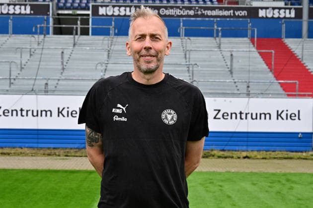 07.07.2026, Fußball, Herren, 2.BL (Bundesliga), Saison 2026 2027, Holstein Kiel, KSV, Media Day, Portraitshooting, Mannschaftsshooting Torwarttrainer Patrik Borger Kiel Holstein-Stadion Schleswig-Holstein Deutschland *** July 7, 2026, Soccer, Men s, 2nd Division Bundesliga, 2026–2027 Season, Holstein Kiel, KSV, Media Day, Portrait Shoot, Team Photo Shoot, Goalkeeper Coach Patrik Borger, Holstein Kiel Stadium, Schleswig-Holstein, Germany