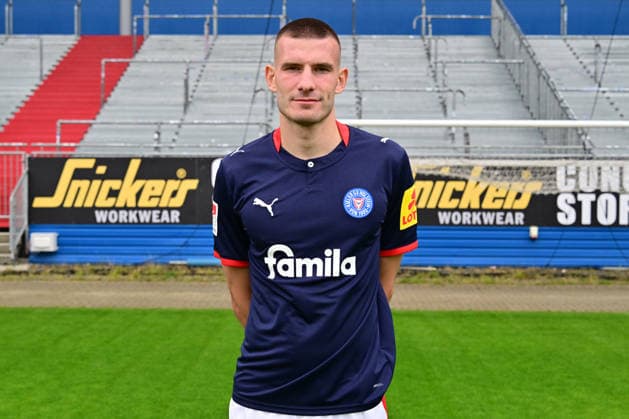 07.07.2026, Fußball, Herren, 2.BL (Bundesliga), Saison 2026 2027, Holstein Kiel, KSV, Media Day, Portraitshooting, Mannschaftsshooting David Zec Kiel Holstein-Stadion Schleswig-Holstein Deutschland *** July 7, 2026, Soccer, Men s, 2nd Division Bundesliga, 2026–2027 Season, Holstein Kiel, KSV, Media Day, Portrait Shoot, Team Photo Shoot, David Zec, Kiel Holstein Stadium, Schleswig-Holstein, Germany