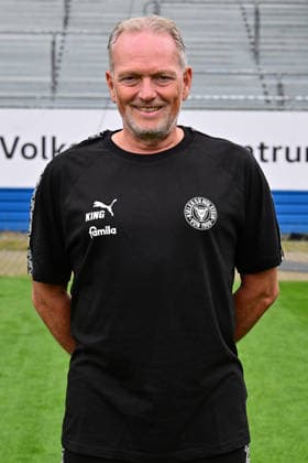 07.07.2026, Fußball, Herren, 2.BL (Bundesliga), Saison 2026 2027, Holstein Kiel, KSV, Media Day, Portraitshooting, Mannschaftsshooting Co-Trainer Dirk Bremser Kiel Holstein-Stadion Schleswig-Holstein Deutschland *** July 7, 2026, Soccer, Men s, 2nd Division Bundesliga, 2026–2027 Season, Holstein Kiel, KSV, Media Day, Portrait Shoot, Team Photo Shoot, Assistant Coach Dirk Bremser, Holstein Kiel Stadium, Schleswig-Holstein, Germany