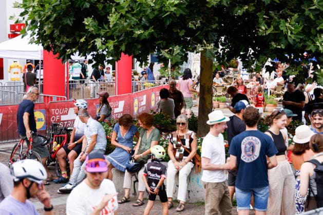 CYCLING - Oesterreich Rundfahrt 2026 GRAZ,AUSTRIA,07.JUL.26 - CYCLING - Tour of Austria, team presentation. Image shows an overview with fans.  GEPAxpictures xJamesxDoak