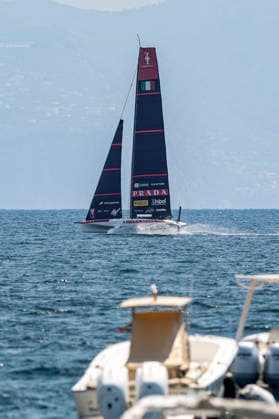 Emirates Team New Zealand and Prada Luna Rossa Test AC40s in Naples The two AC40 yachts of Emirates Team New Zealand and Prada Luna Rossa took part in a test sailing session in the Gulf of Naples ahead of the America™s Cup qualifiers scheduled for September. The training session allowed both crews to fine-tune their boats and sailing strategies while offering spectators a preview of the high-performance foiling yachts that will compete in one of the world s most prestigious sailing events. _BPH9893 Copyright: xAntonioxBalascox