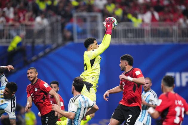 Argentina v Egypt - FIFA World Cup, WM, Weltmeisterschaft, Fussball 2026 - Round of 16 ATLANTA, USA - JULY 07: Mostafa Shoubir of Egypy controls the ball during the 2026 FIFA World Cup Round of 16 match between Argentina and Egypt at Mercedes-Benz Stadium (Atlanta Stadium) in Atlanta, Georgia, United States on July 07, 2026. Jose Hernandez Anadolu Georgia United States. Editorial use only. Please get in touch for any other usage.  Copyright: x2026xAnadoluxJosexHernandezx