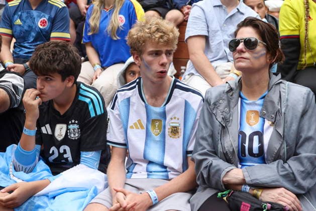 FIFA World Cup, WM, Weltmeisterschaft, Fussball 2026 - Watch party in New York Argentina fans watch a public broadcast of the FIFA World Cup 2026 Round of 16 match Argentina against Egypt at the NYNJ World Cup 26 & Telemundo Fan Village at Rockefeller Center in New York, New York, USA, 07 July 2026. NEW YORK NEW YORK UNITED STATES  Copyright: xSARAHxYENESELx