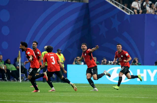 07.07.2026, Fussball Weltmeisterschaft 2026 in den USA, Achtelfinale, Argentinien - Ägypten, im Mercedes-Benz Stadium (Atlanta, GA), Torjubel Yasser Ibrahim (mitte, Ägypten) zum 1:0 ***FIFA regulations prohibit any use of photographs as image sequences and or quasi-video. EDITORIAL USE ONLY*** *** July 7, 2026, 2026 FIFA World Cup in the U.S., Round of 16, Argentina vs. Egypt, at Mercedes-Benz Stadium in Atlanta, GA, Yasser Ibrahim celebrates a goal in the center; Egypt leads 1–0 ***FIFA regulations prohibit any use of photographs as image sequences and or quasi-video. EDITORIAL USE ONLY***
