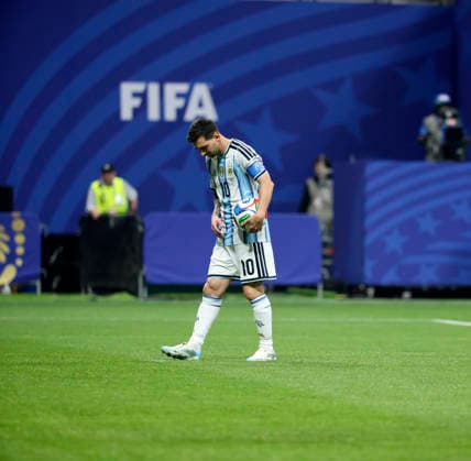 07.07.2026, Fussball Weltmeisterschaft 2026 in den USA, Achtelfinale, Argentinien - Ägypten, im Mercedes-Benz Stadium (Atlanta, GA), Lionel Messi (Argentinien) frustriert. ***FIFA regulations prohibit any use of photographs as image sequences and or quasi-video. EDITORIAL USE ONLY*** *** July 7, 2026, 2026 FIFA World Cup in the U.S., Round of 16, Argentina vs. Egypt, at Mercedes-Benz Stadium in Atlanta, GA; Lionel Messi of Argentina looks frustrated ***FIFA regulations prohibit any use of photographs as image sequences and or quasi-video. EDITORIAL USE ONLY***